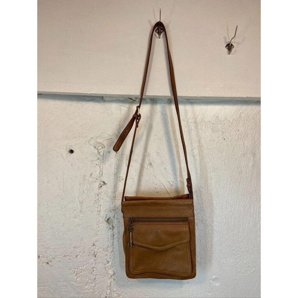 Fossil Brown Leather Small Crossbody Bag Purse Zipper Pockets 7.5 X 8.5